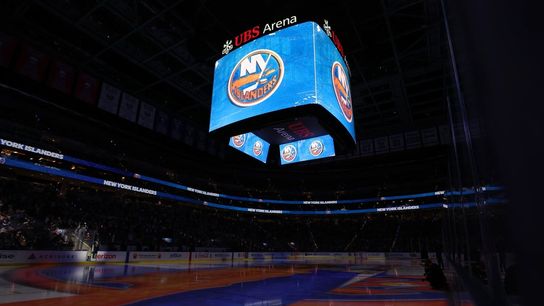 Report: Islanders selling franchise stake at $3B valuation (NHL)