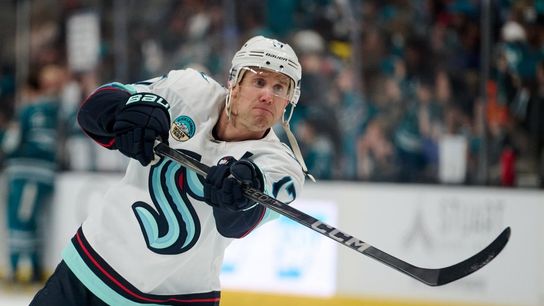 Avalanche sign F Jaden Schwartz to 3-year contract (NHL)