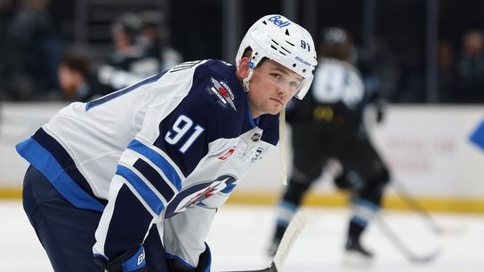 Jets, F Cole Perfetti avoid arbitration with 5-year, $30M deal (NHL). Photo by Rob Gray-Imagn Images