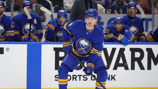 Blackhawks trade 4th overall pick to Sabres for D Bowen Byram (NHL)
