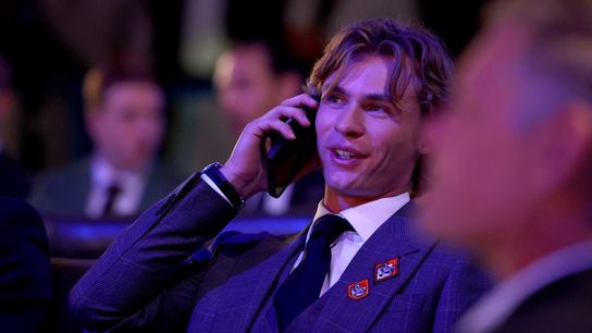 Leafs’ No. 1 pick Gavin McKenna signs entry-level contract (NHL)