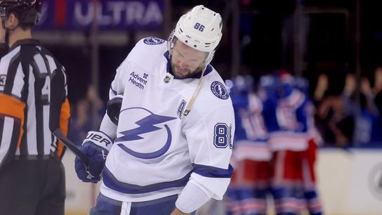 Lightning chase 'pushback' in home opener against Capitals (NHL)