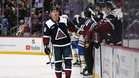 Martin Necas' 3 points help Avalanche blast Blues (NHL). Photo by Christopher Hanewinckel
