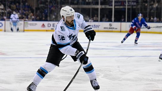 Mammoth, Devils clash as they rue poor weekend performances (NHL). Photo by Dennis Schneidler