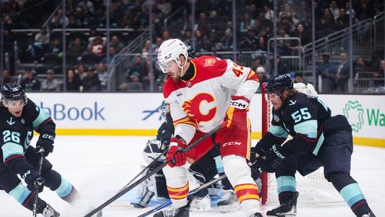 NHL-worst Flames catch Avalanche on back end of 2-day, 2-game trip (NHL). Photo by Kevin Ng