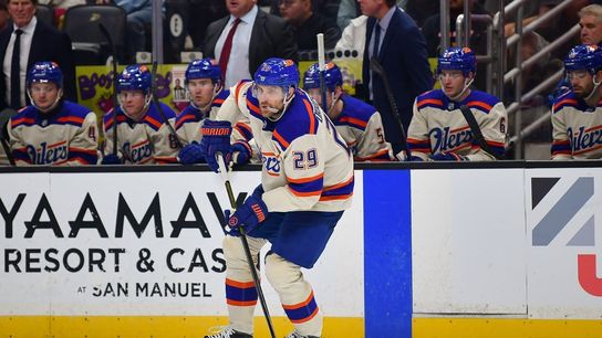 NHL roundup: Leon Draisaitl logs 4 assists as Oilers storm past Ducks (NHL). Photo by Gary A. Vasquez