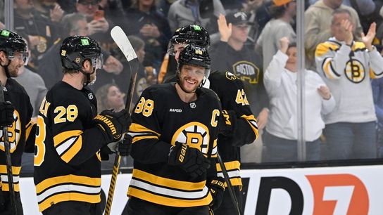 David Pastrnak racks up 4 points as Bruins blow out Mammoth (NHL). Photo by Eric Canha