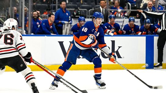Red-hot Lightning visit sturdy Islanders (NHL). Photo by Dennis Schneidler