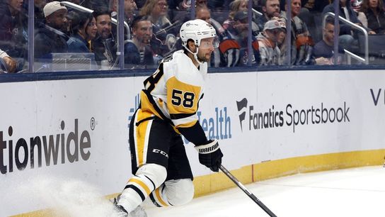 Penguins kick off road trip at Blackhawks, who might regain Connor Bedard (NHL). Photo by Russell LaBounty