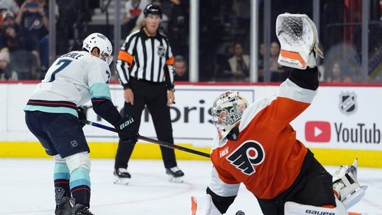 Kraken top Flyers in shootout; Philadelphia winless in first eight (NHL)