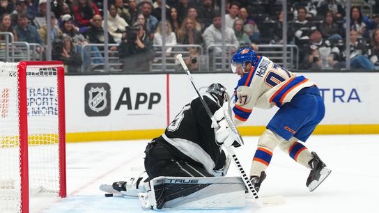 Connor McDavid, Oilers overwhelm winless Kings (NHL). Photo by Kirby Lee