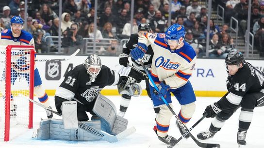 Surging Oilers bring 5-game win streak into meeting with Mammoth (NHL). Photo by Kirby Lee