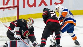 Linus Ullmark, defensive-minded Senators visit winless Flyers (NHL). Photo by Marc DesRosiers