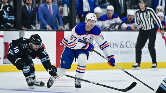 Five-point game for Connor McDavid as Oilers rout Mammoth (NHL). Photo by Peter Creveling