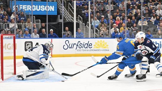 Philip Broberg’s power-play goal lifts Blues past Jets (NHL). Photo by Jeff Le