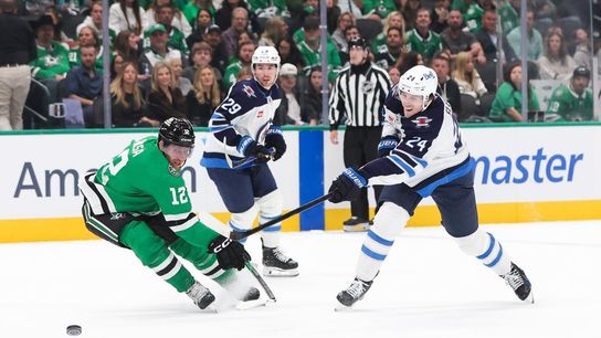 Roope Hintz forces OT, then tallies winner as Stars overtake Jets (NHL). Photo by Kevin Jairaj