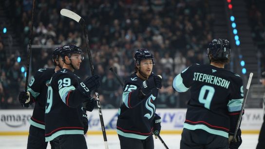 Kraken squander third-period lead, bounce back to top Mammoth (NHL). Photo by Steven Bisig