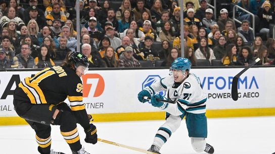Bruins tally 4 in the 3rd to edge Sharks, extend unbeaten streak to 8 (NHL)