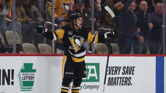 Ville Koivunen scores OT winner as Penguins rally past Predators (NHL)