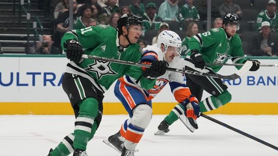 Jason Robertson (two goals), Stars beat Islanders for 5th straight win (NHL)