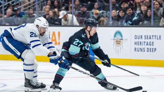 Brandon Montour scores with 33 seconds left to lift Kraken past Leafs (NHL)