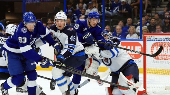 Pontus Holmberg’s 4-point night powers Lightning past Jets (NHL)