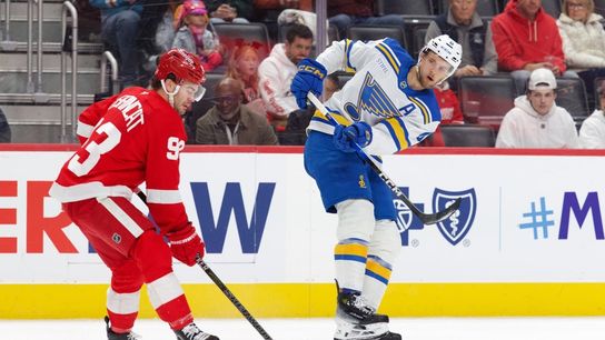 Aleksanteri Kaskimaki scores 1st goal, Blues defeat Red Wings (NHL)